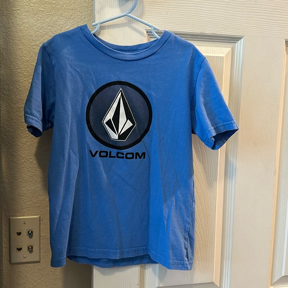 SUMMER ENDS SALE! Volcom Boys Shirt